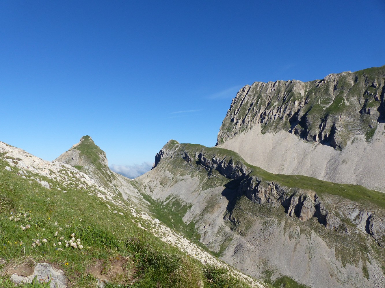 Tï¿½te de Vacheres par les cretes du vallon des aiguilles 