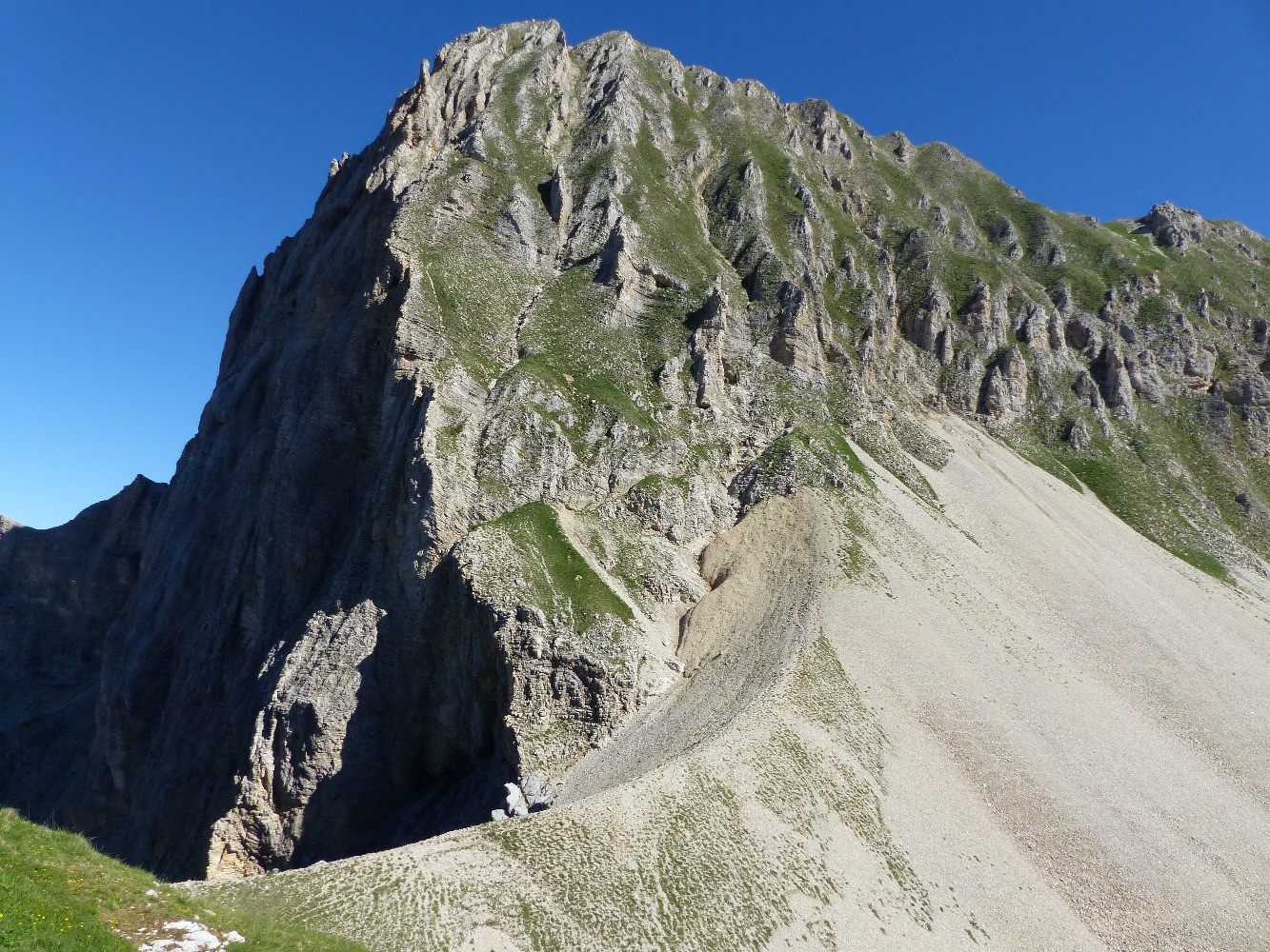 Tï¿½te de Vacheres par les cretes du vallon des aiguilles 