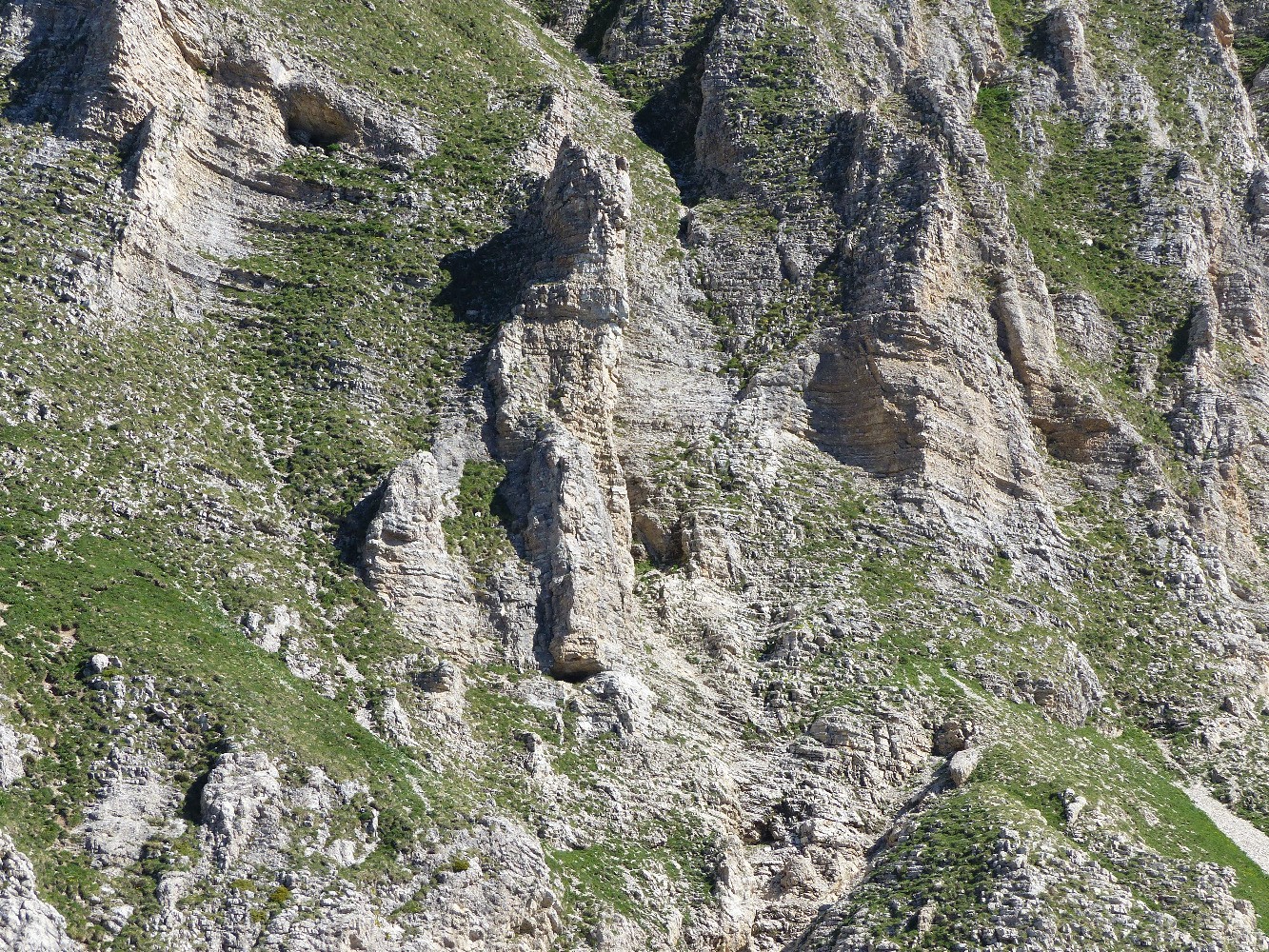 Tï¿½te de Vacheres par les cretes du vallon des aiguilles 