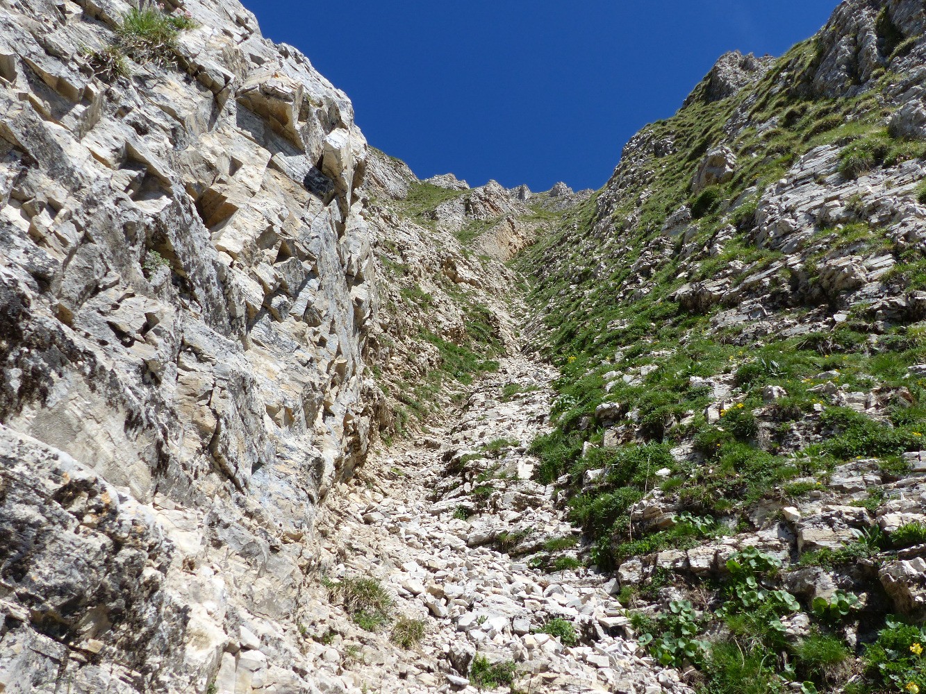 Tï¿½te de Vacheres par les cretes du vallon des aiguilles 