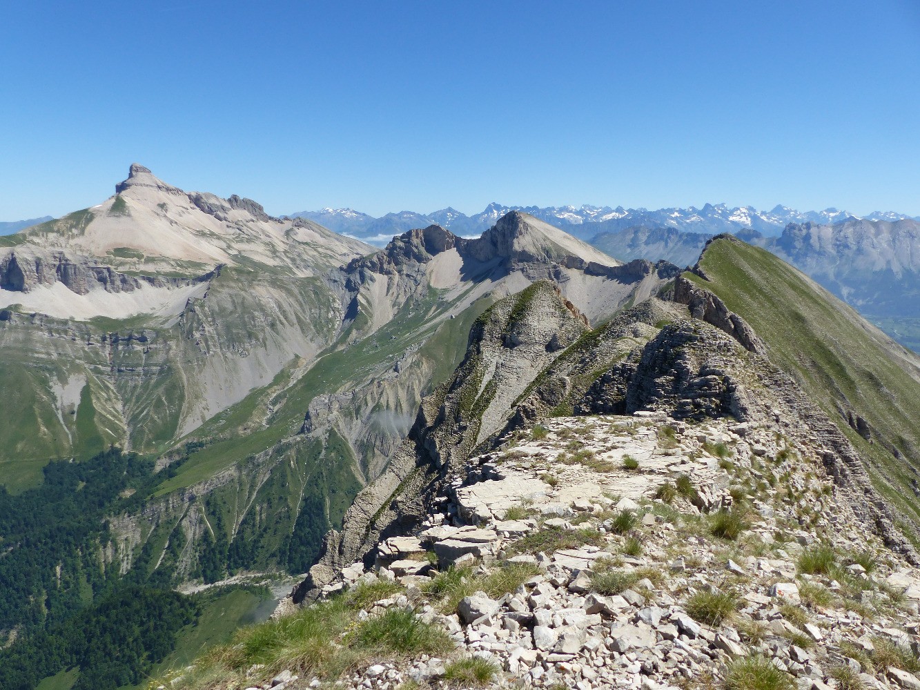 Tï¿½te de Vacheres par les cretes du vallon des aiguilles 