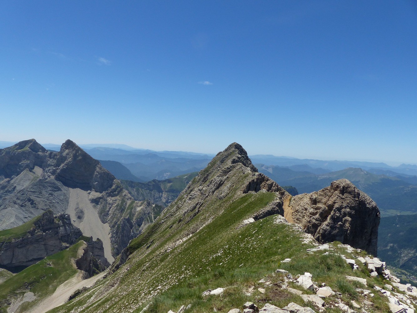 TÃªte de VachÃ¨res par les crÃªtes du Vallon des Aiguilles