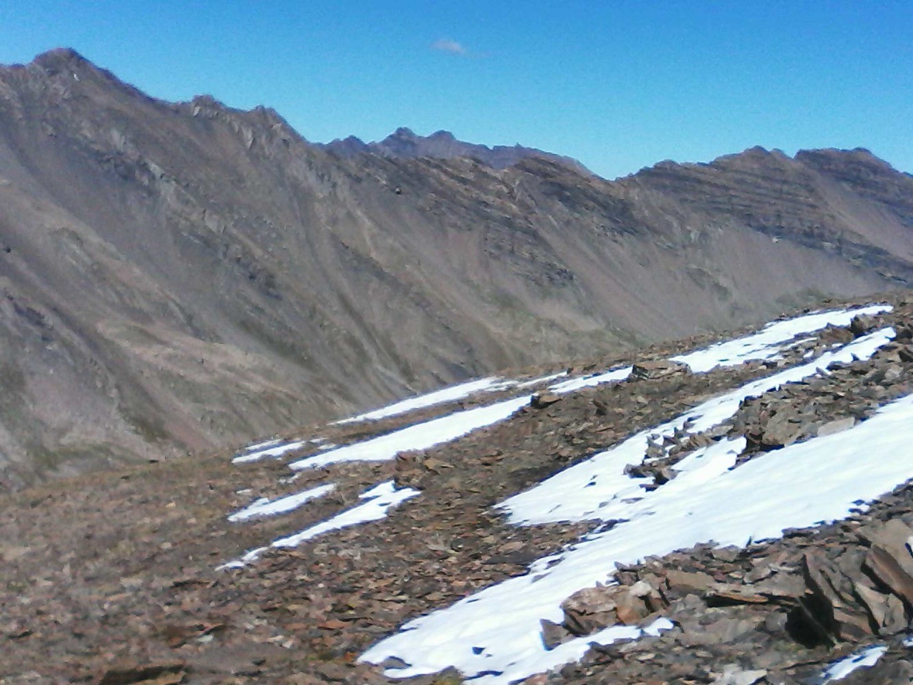 tÃªte du plumel au 1er plan , et pointes des neyzets avec le ht du couloir gravi en 8/17 - au 2e plan