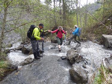 TraversÃ©e du Riou Bourdoux par fortes eaux