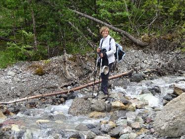TraversÃ©e du torrent du Colombier sur le sentier des Pyramides