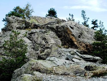 Un dernier effort : le rocher sommital Ã  grimper