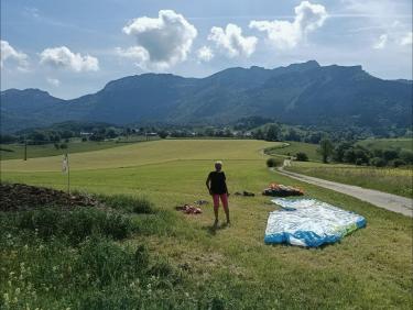 Un terrain bien dégagé et fauché de près 