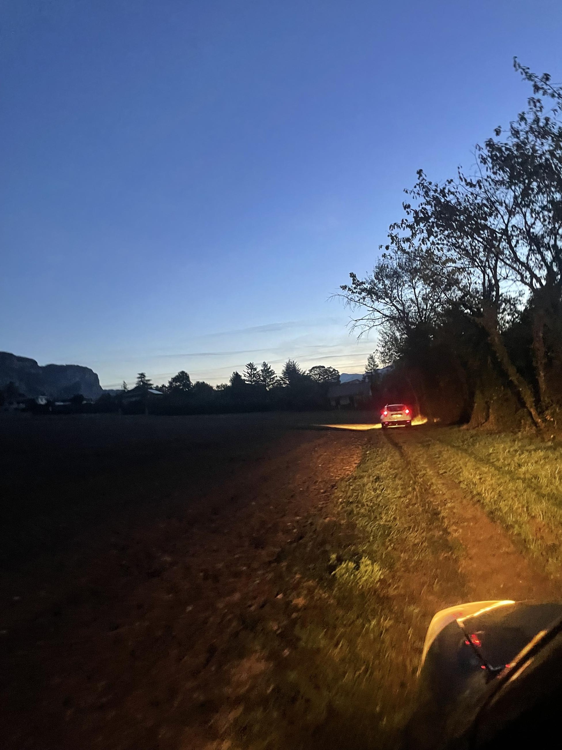 Une bagnole à l’attero 