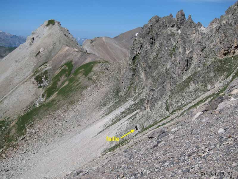 Versant SE du Col du Clot Julien avec la faille