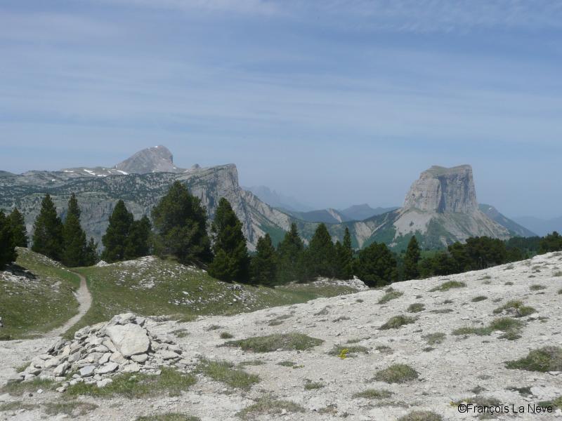 Veymont, Rochers du Parquet et Mt Aiguille