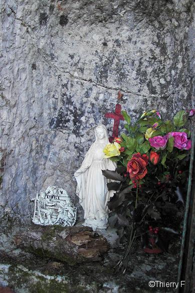 Vierge dans sa niche