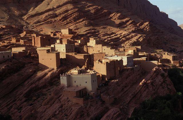 ALHOTT Village de la vallée des roses Maroc
