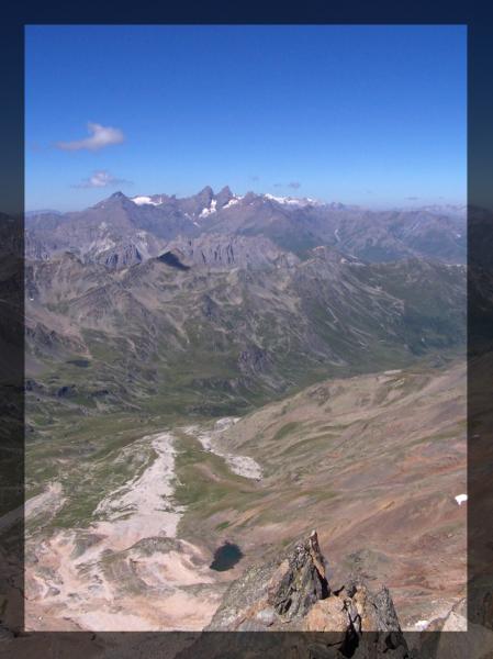 Vue du sommet vers les aiguilles d'arves
