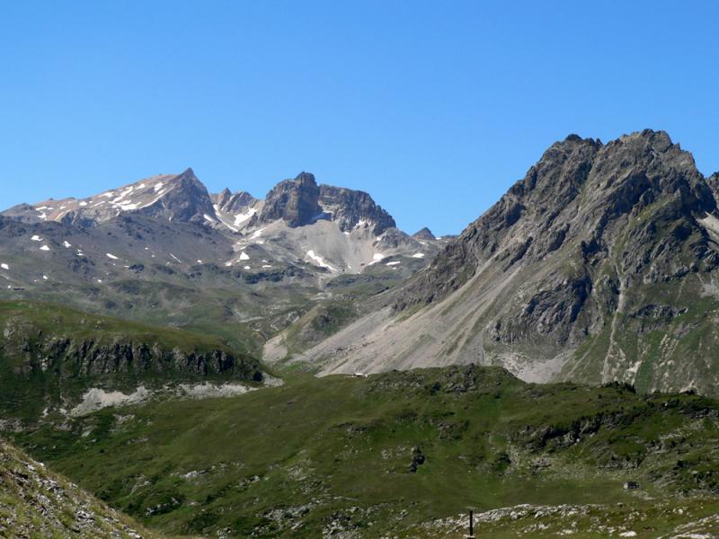 Vue en montant sur le massif du Thabor