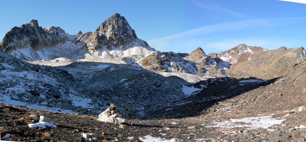 Vue générale sur Thabor et le pic de Terre rouge