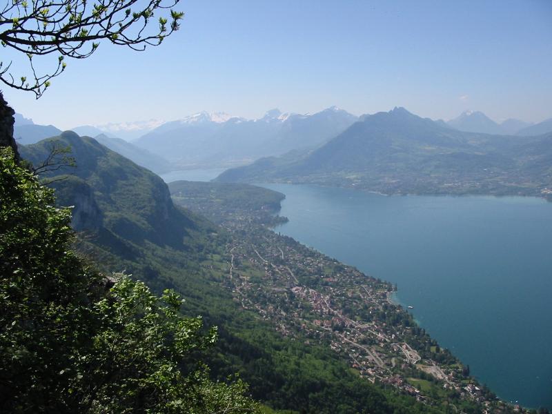 Vue sur Veyrier, Menthon et les Bauges