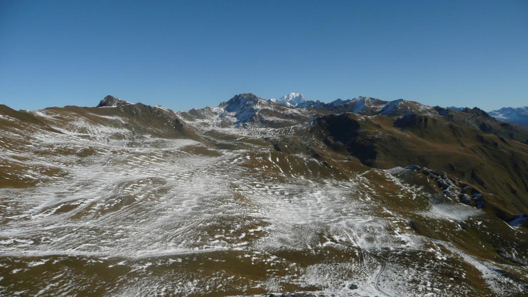 Vue sur le plateau nord et le Mont Blanc en fond