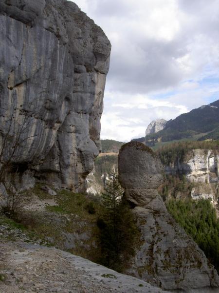 Vue sur un deuxième monolithe