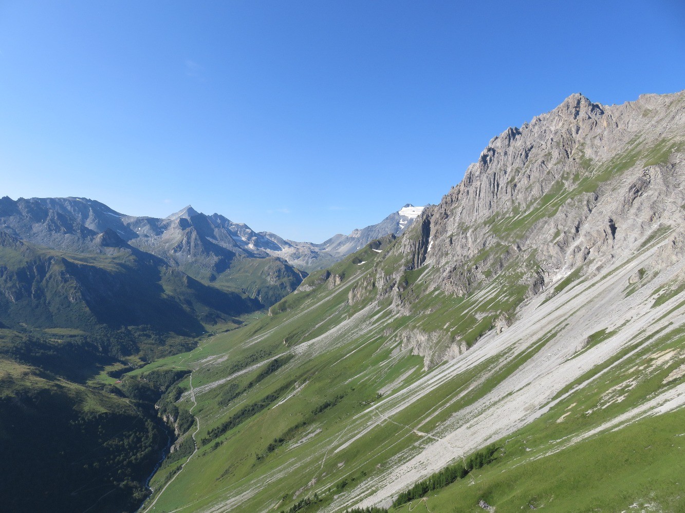 VallÃ©e de ChaviÃ¨re et l'aiguille de Polset (3528m)
