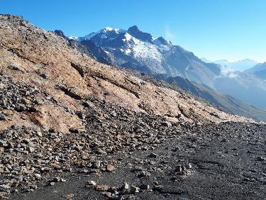 Vers l&apos;aiguille des Glaciers