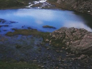 Lac de l&apos;Hivernet vers l&apos;est : pic de la Font-Sancte et mont Tailland