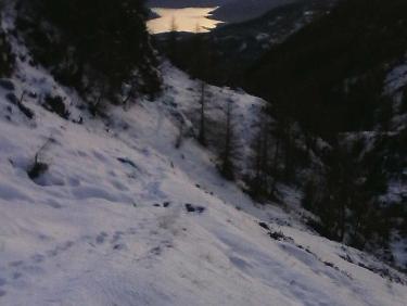 vers le lac de serre-ponÃ§on depuis la bifurcation avec sentier de cabane du casset