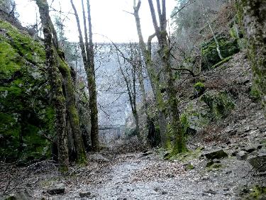 Vers le pied de la digue