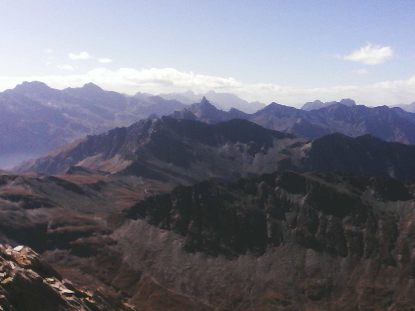 vers le sus-est : e, bas Ã  g , col vieux - col agnel -tÃªte de toilies au centre , comme un doigt