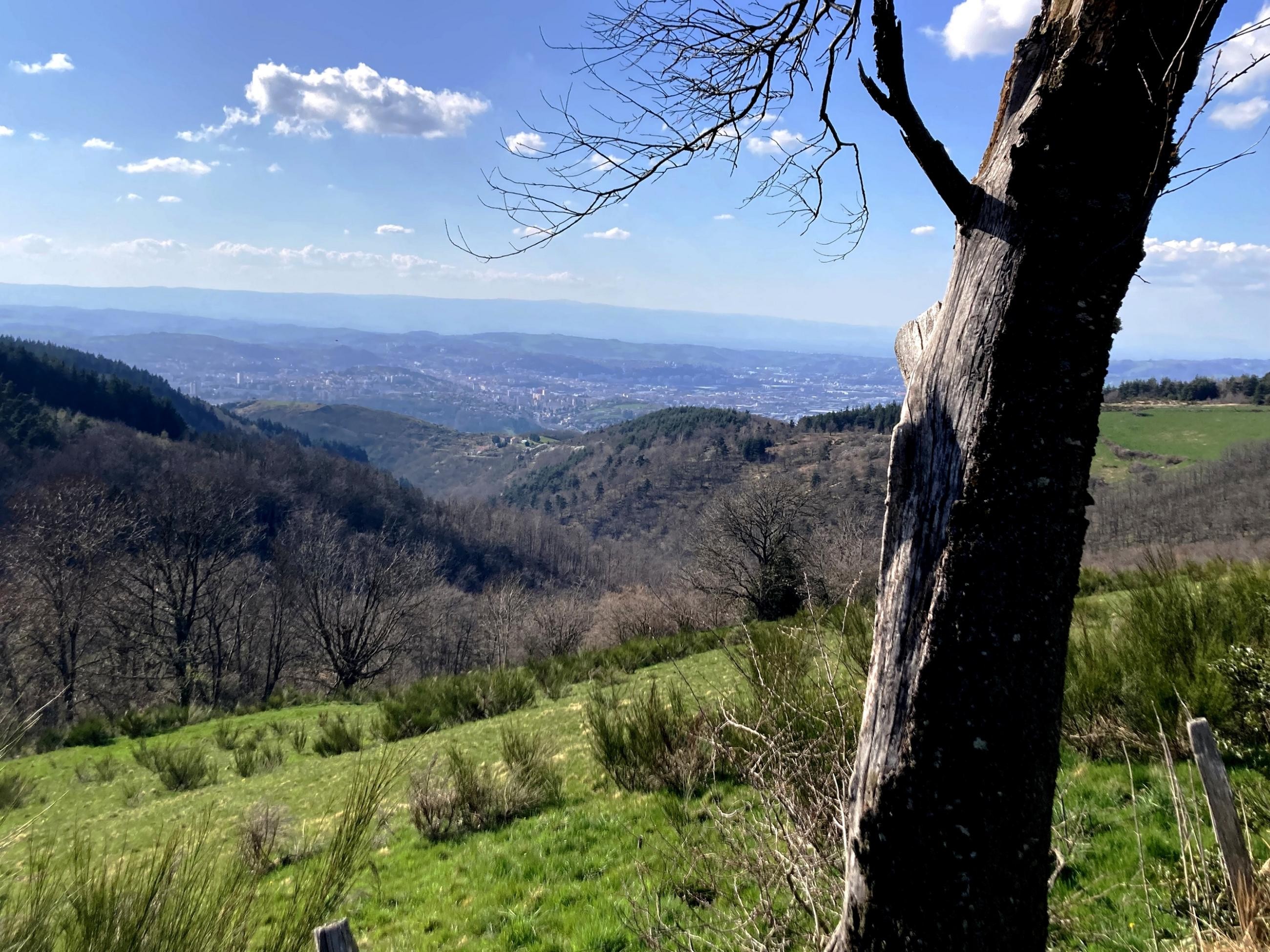 Vers Salvaris, vue vers la vallée du Gier