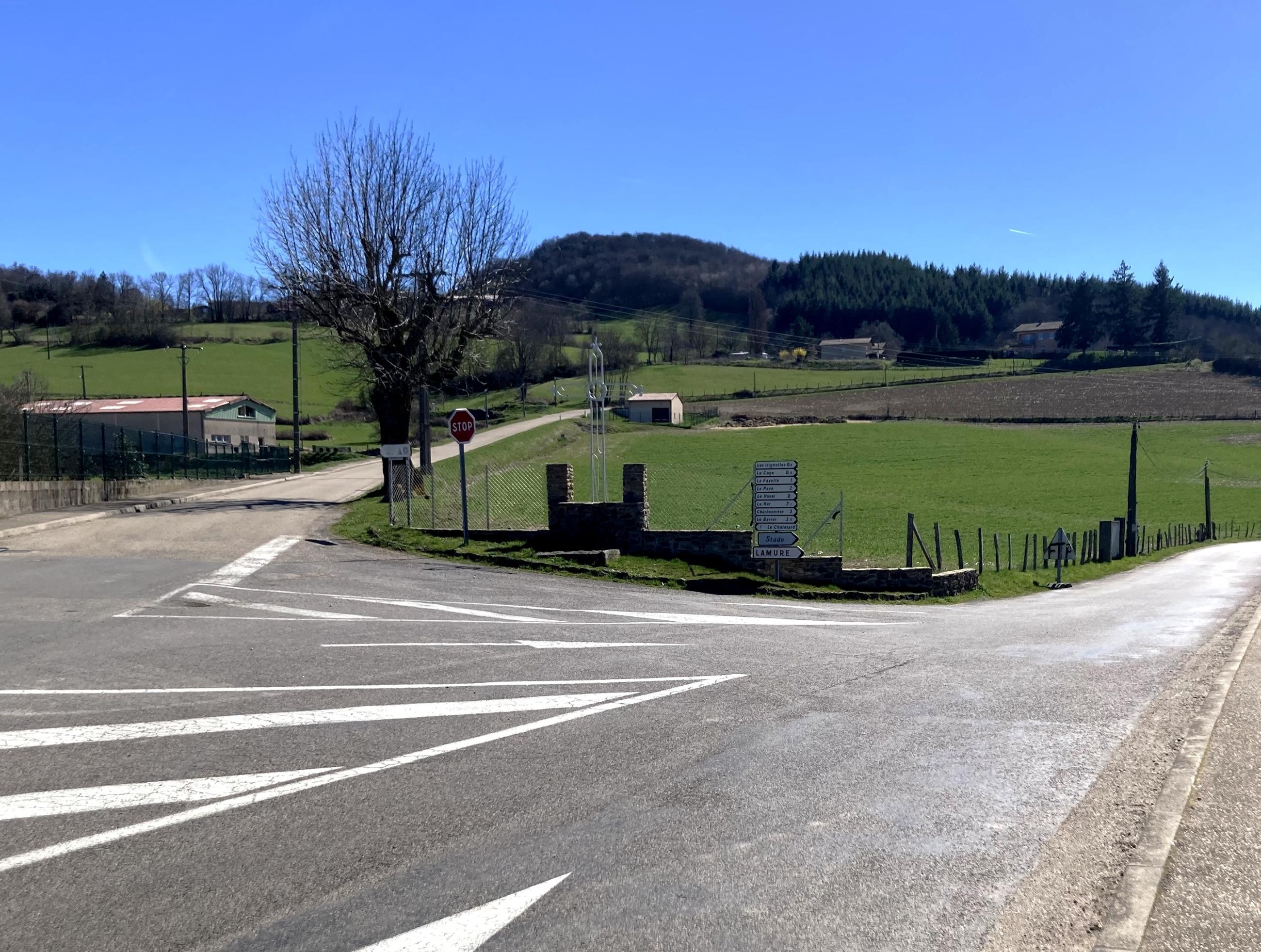  Vers le Sud, peu au carrefour vers le Châtem