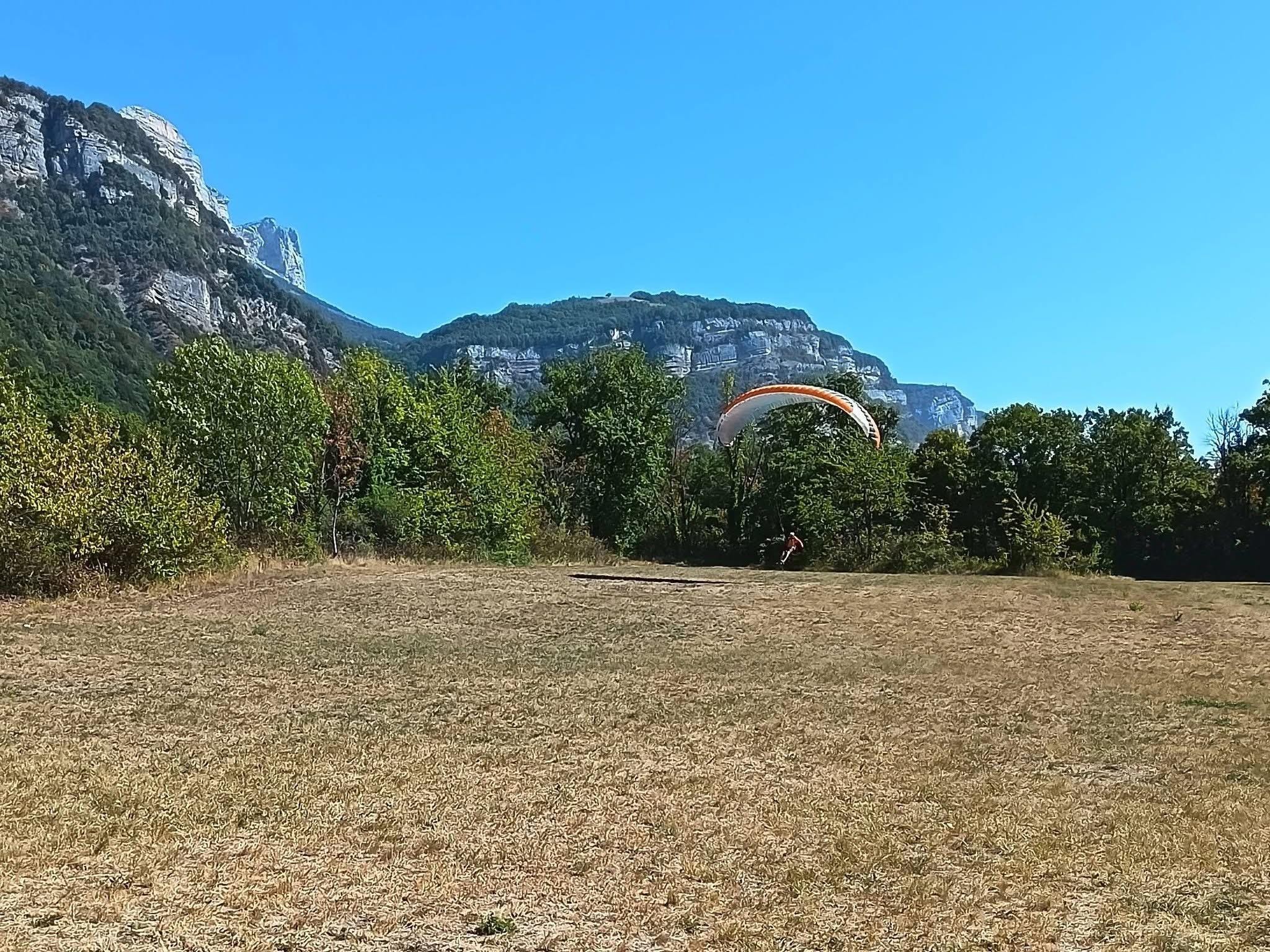 Le vieux arrive aussi 