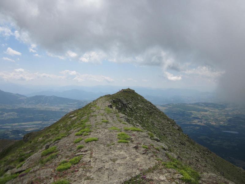 voie pavée au sommet