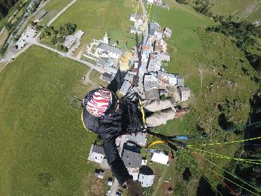 Ã‡a Monte au dessus de l&apos;Ã©glise 