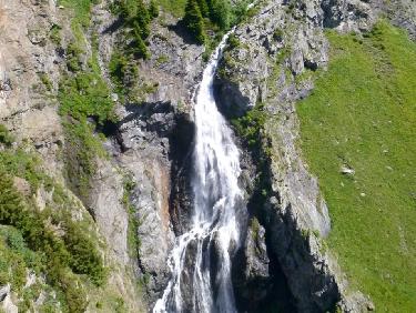 Cascade furieuse au dessus de champagny 