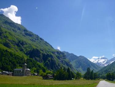 Vol dans le splendide vallon du Laisonnay 