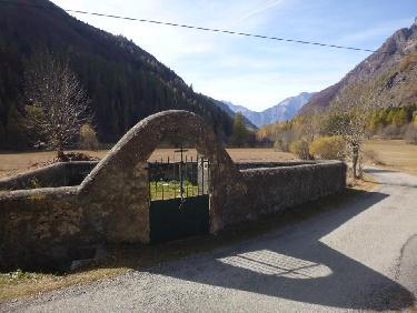 Paisible cimetiÃ¨re pas loin de l&apos;atterro 