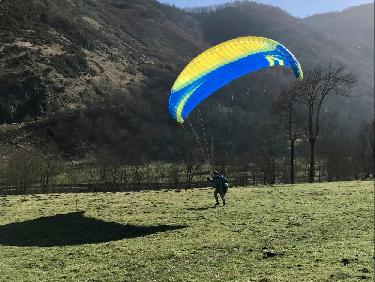 Charles vient de poser