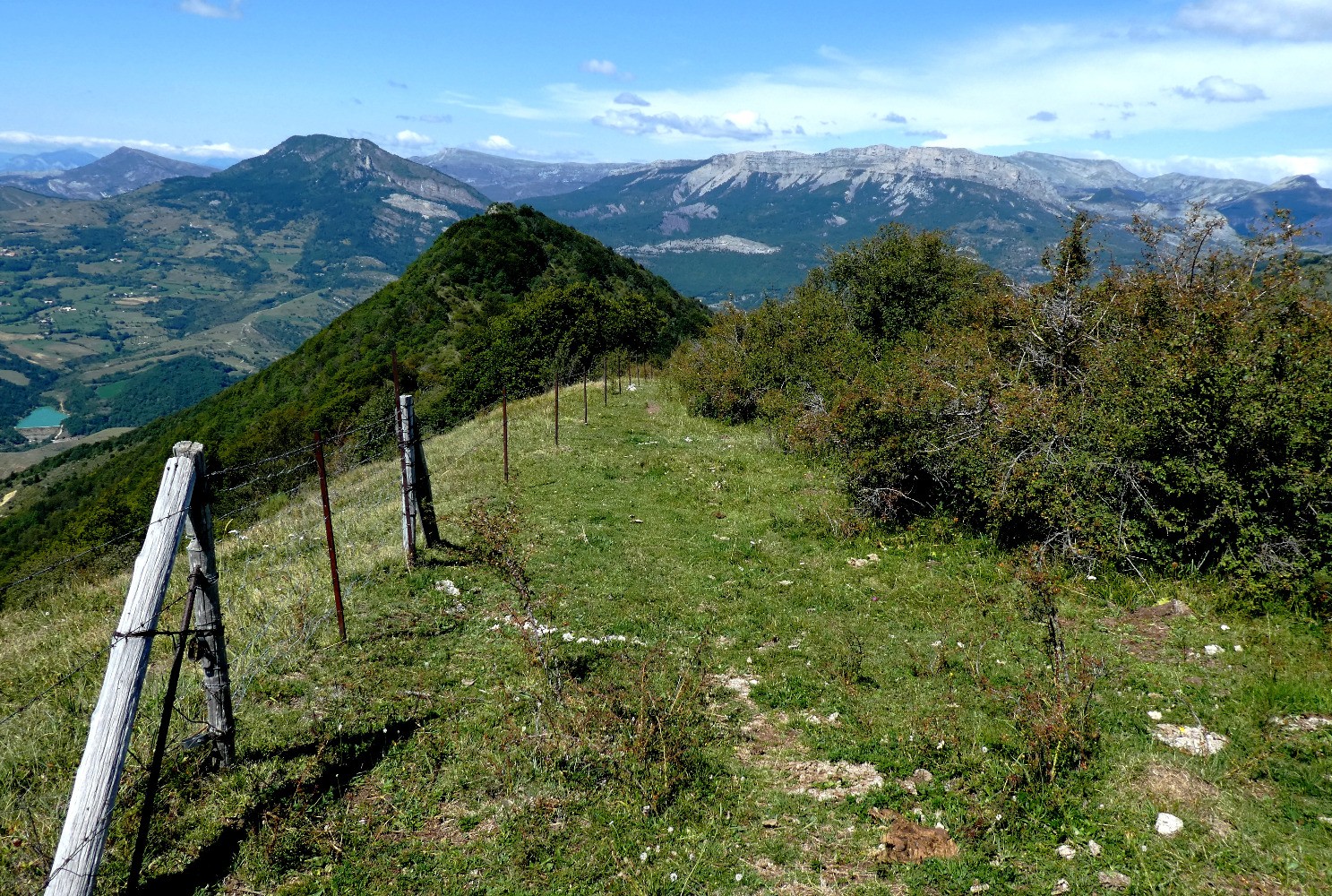 Vue arriÃ¨re sur le point de jonction avec la crÃªte (cairn)