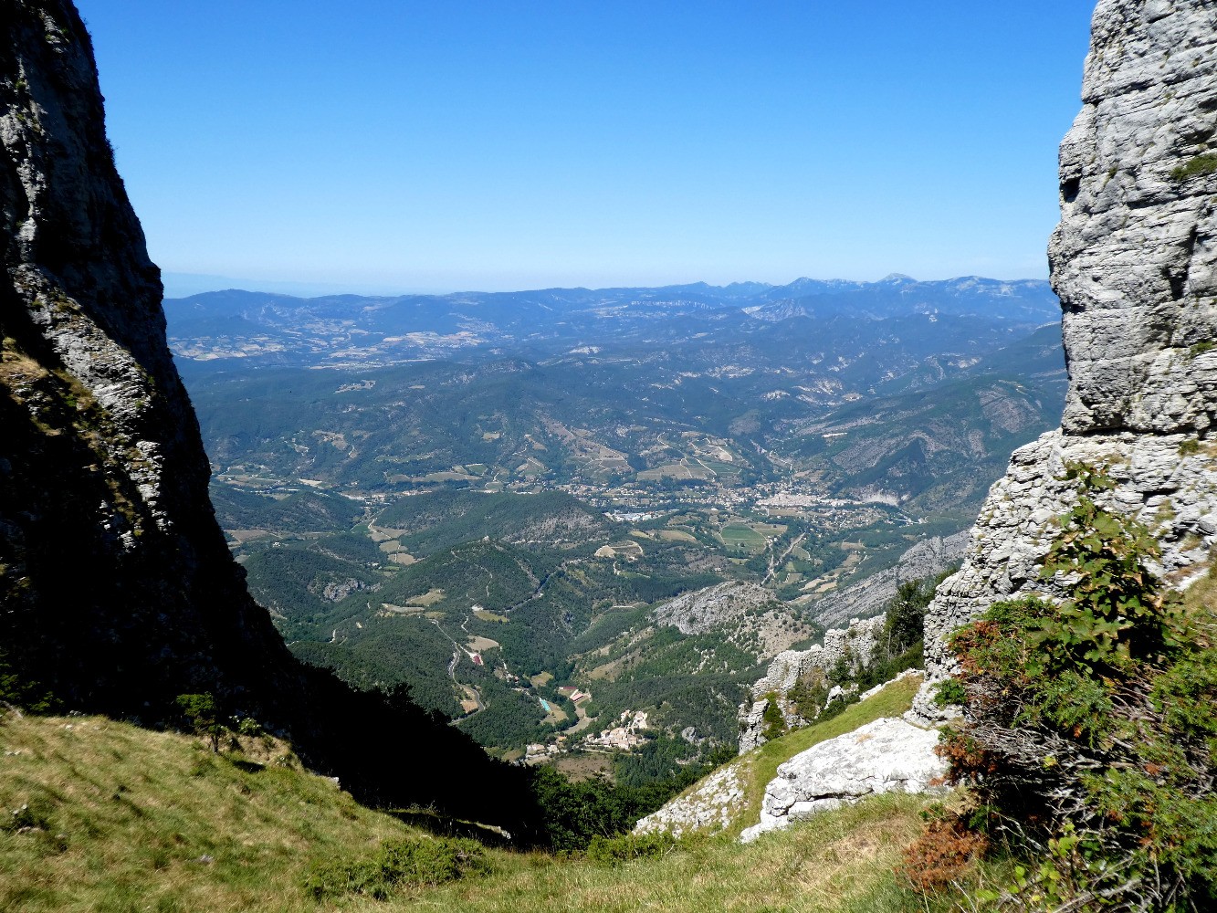 Vue plongeante entre Roche Courbe et la Laveuse