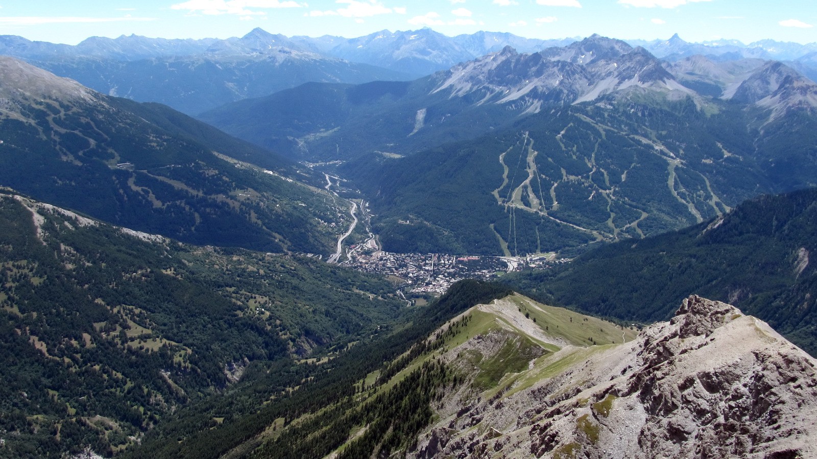 Vue sur Bardonnechia et l'Italie