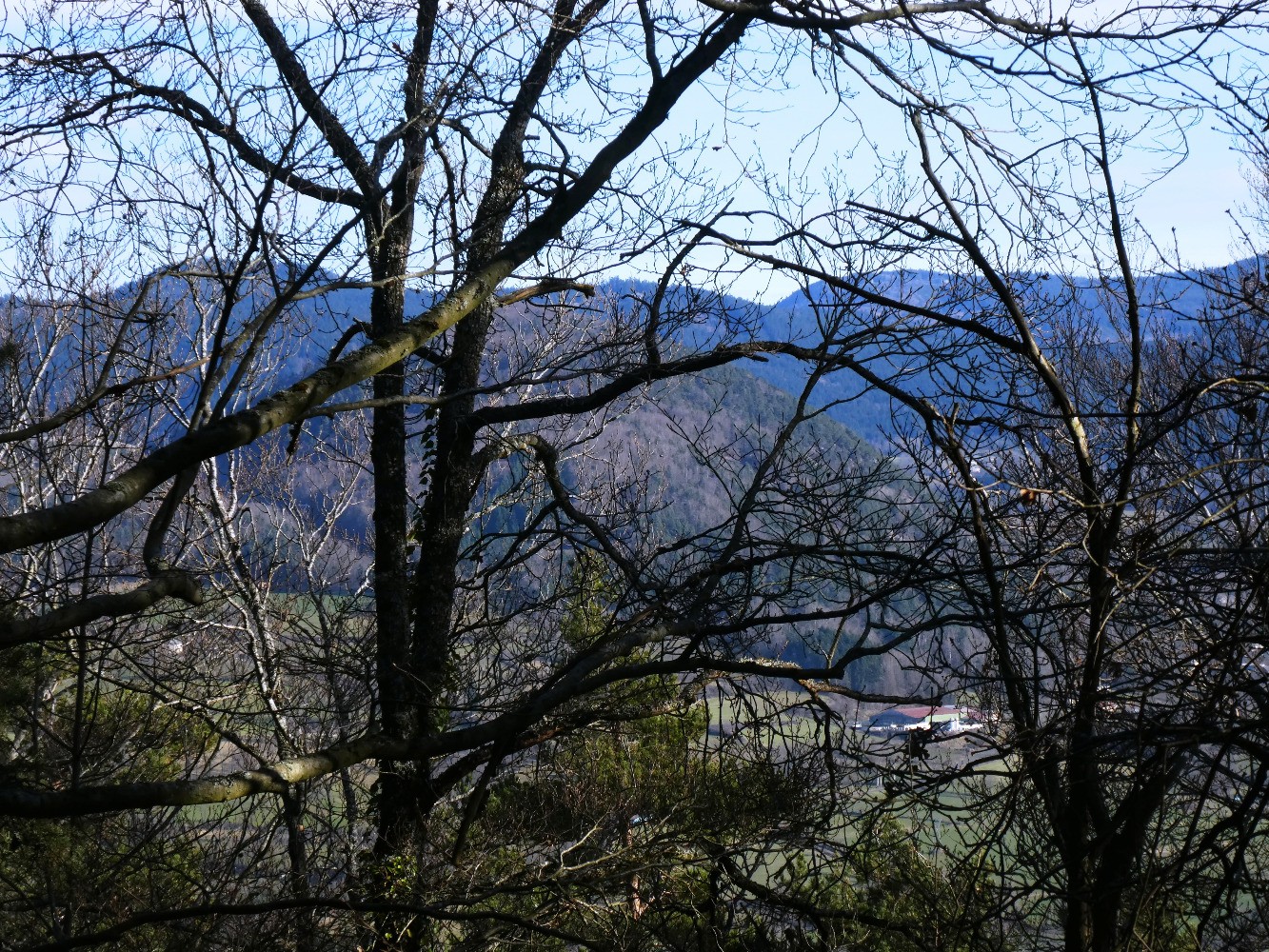 Vue vers l'est depuis le sommet du Mont Fracelier