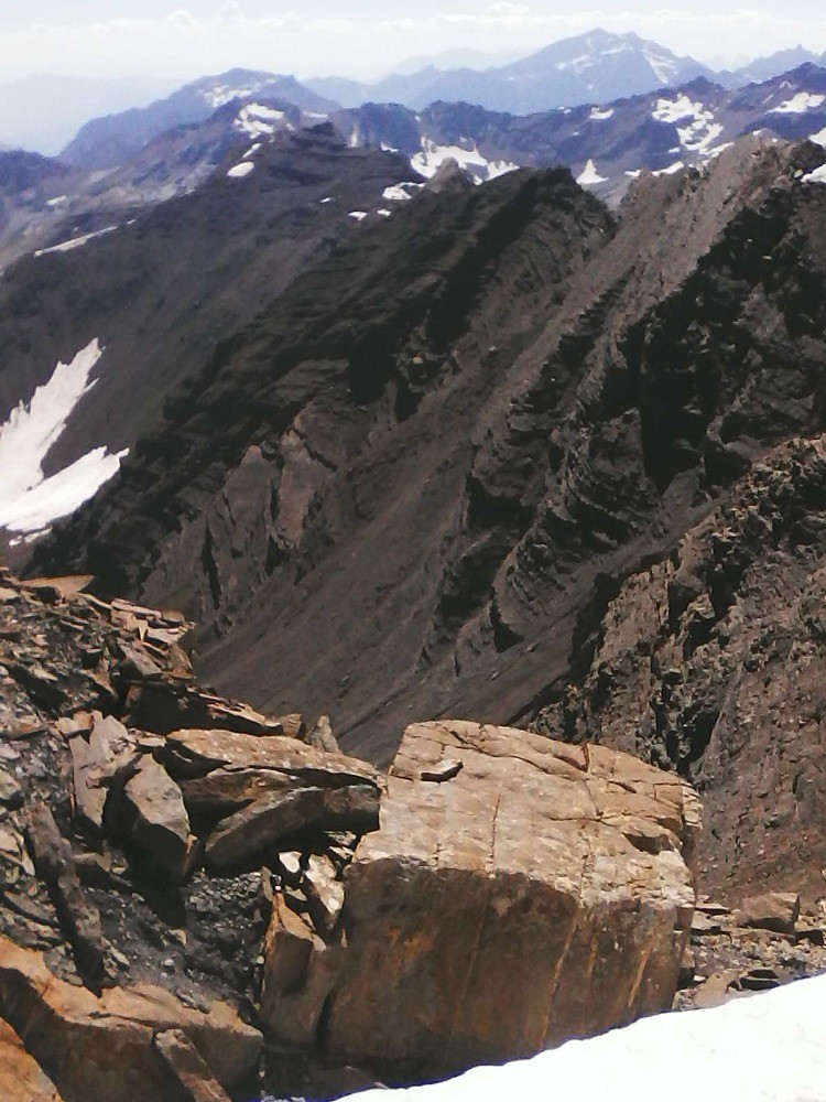 vue vers le sud est , avec la pointe de clausis Ã  D
