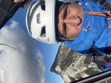 Yo dans le nuage derrière moi